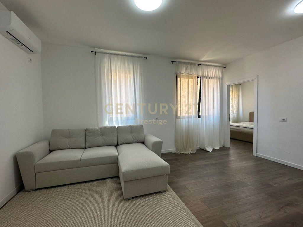 APARTAMENT 1+1 ME QIRA PRANE STACIONIT TE TRENIT, TIRANE !