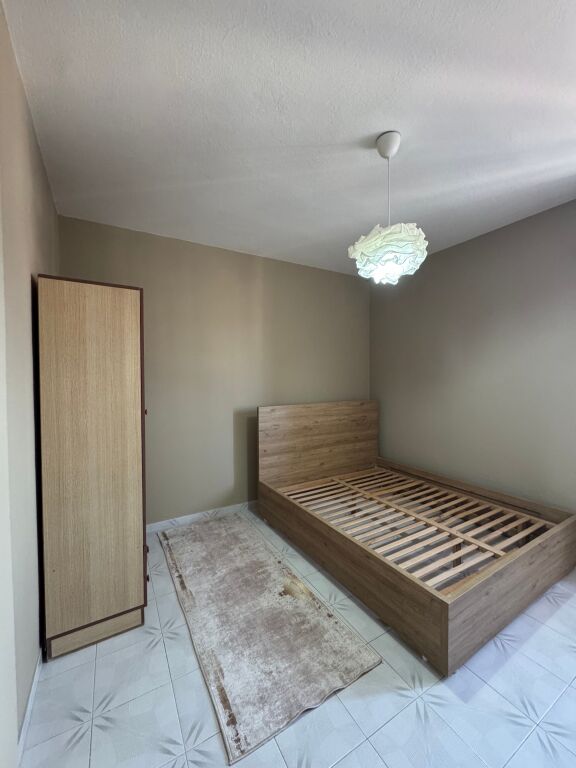 Apartament me qera 2+1 tek Rruga e Kavajes.