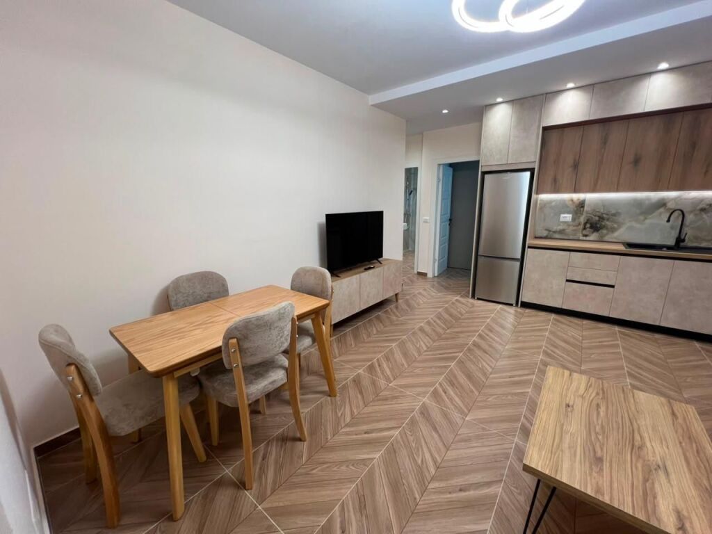 Apartament me qera 2+1+post parkimi ne Sauk tek Akademia Policis