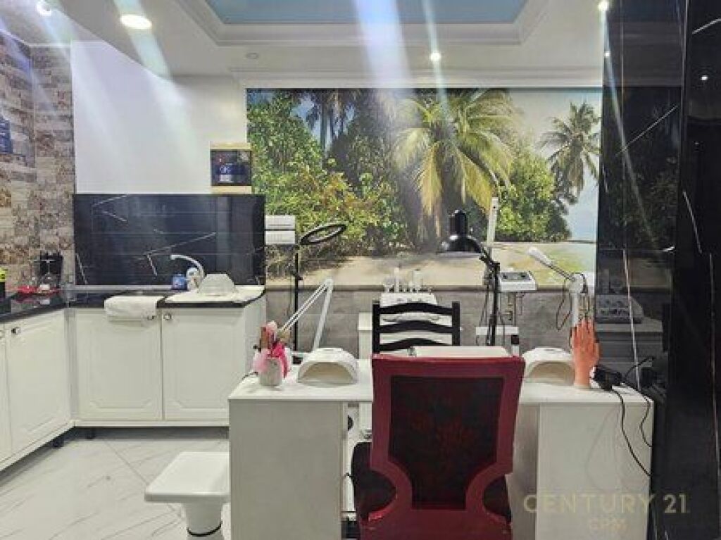  Locale Commerciale in Affitto in Via Durazzo, Tirana - 500€ | 70 m²