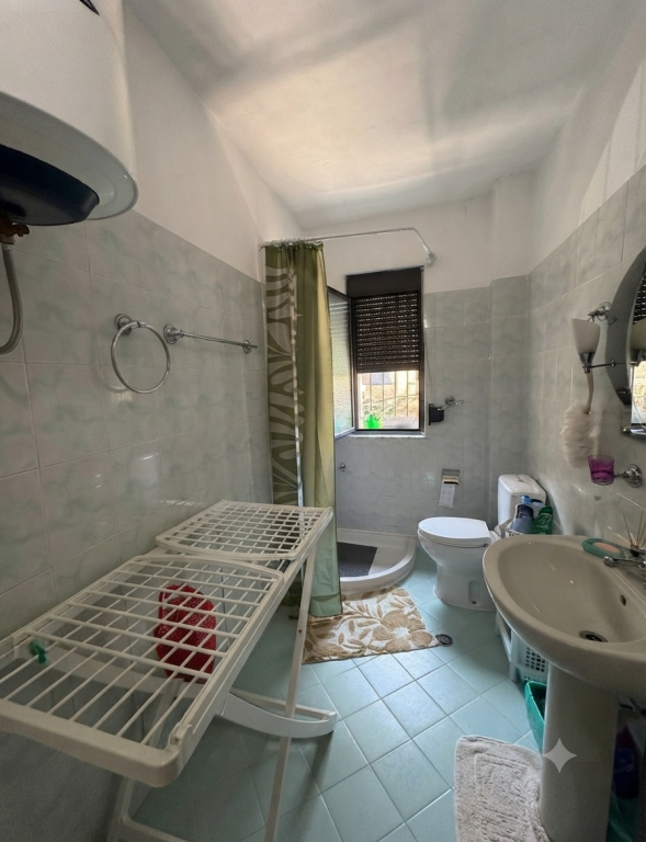 Apartament 1+1, per shitje.  Apartamenti ndodhet ne Rrugen Fortuzi, Tiranë