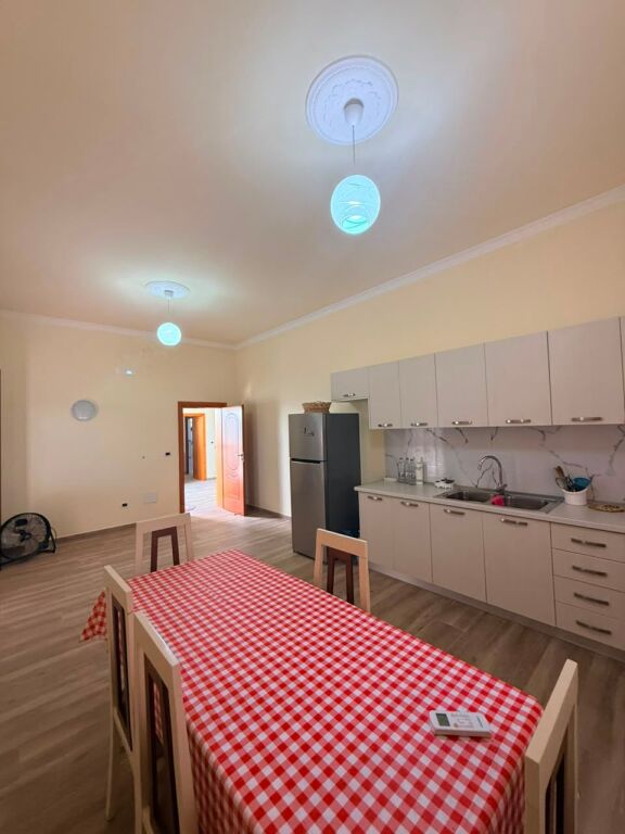 Casa Privata in Affitto all'Ingresso di Vlora 4 + 1 + 3 bagni