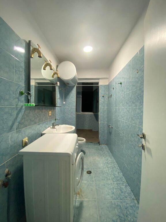🏡 Apartament 1+1 me qera  📍 Pranë qendrës, ngjitur me shkollën Vasil Shanto 💰 Çmimi: 50.000 Lekë/Muaj