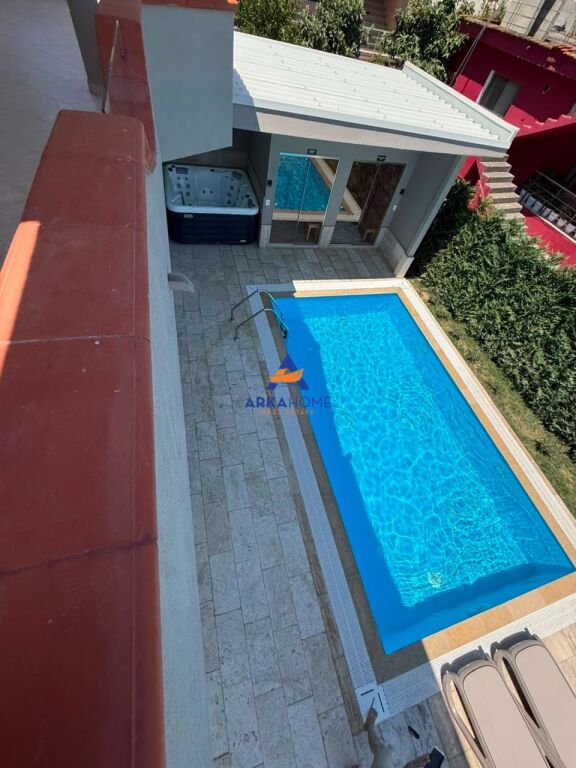 SHITET VILË LUKSOZE ME PISHINE 2 KATE "PRANE LIQENIT TE RUBJEKES, DURRES" 400.000 EURO