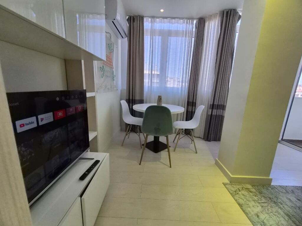 Jepet me Qira Garsoniere – Bllok, Tiranë,🏷️55.000Leke