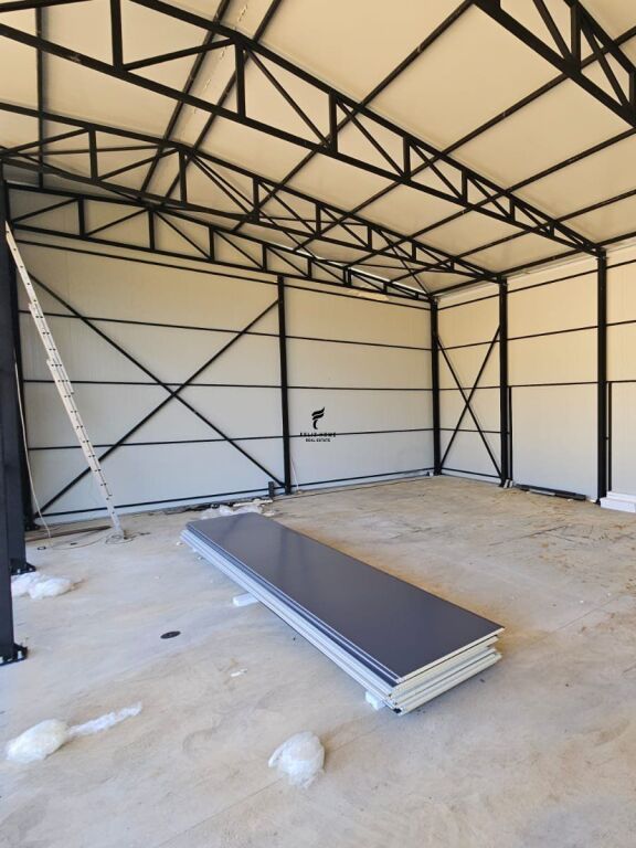WAREHOUSE FOR RENT 150 M2 PRUSH 120,000 LEKE FH-86622