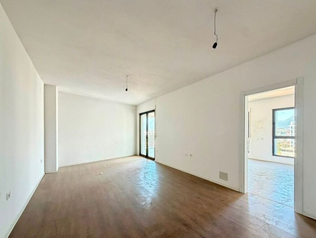 PRICE DROP!! 2+1+2 APARTMENT FOR SALE AT NDREGJONI COMPLEX, NEW BOULEVARD! 270,000 €