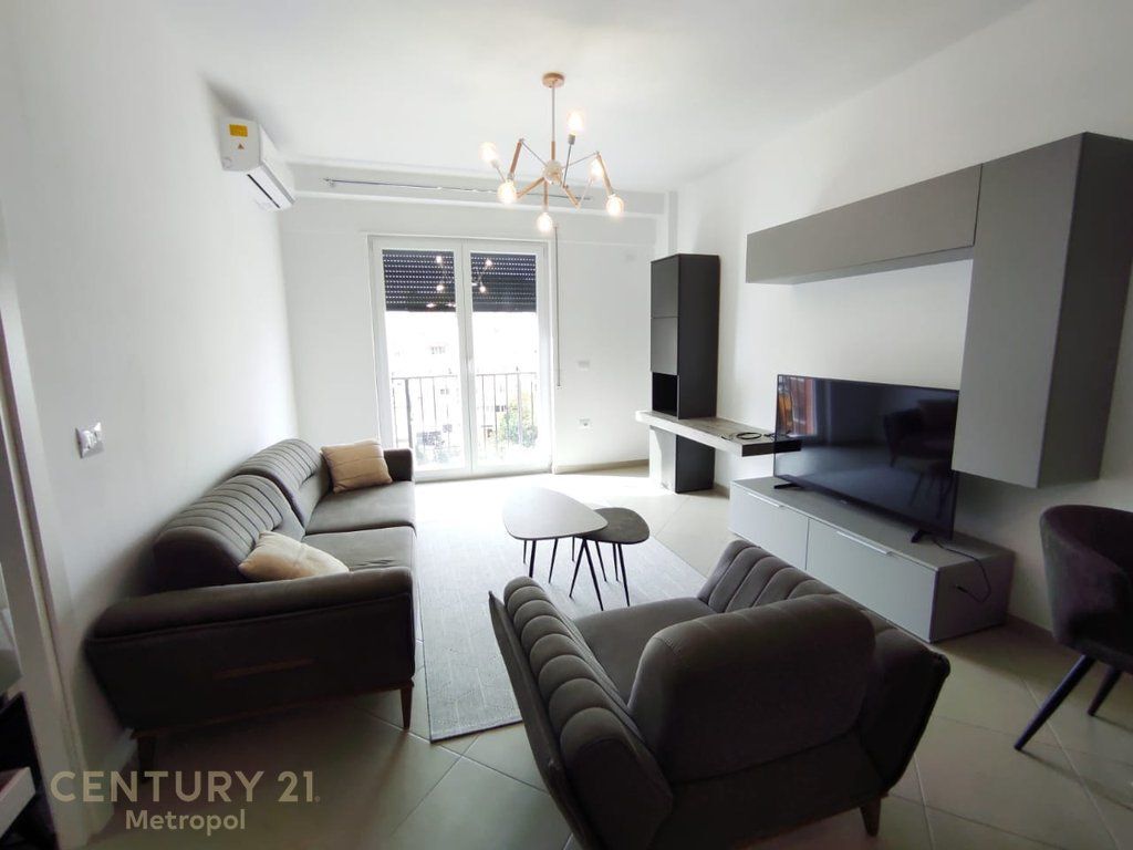 🏡 APARTAMENT PËR SHITJE TEK 21 DHJETORI – PRANË INXHINIERISË