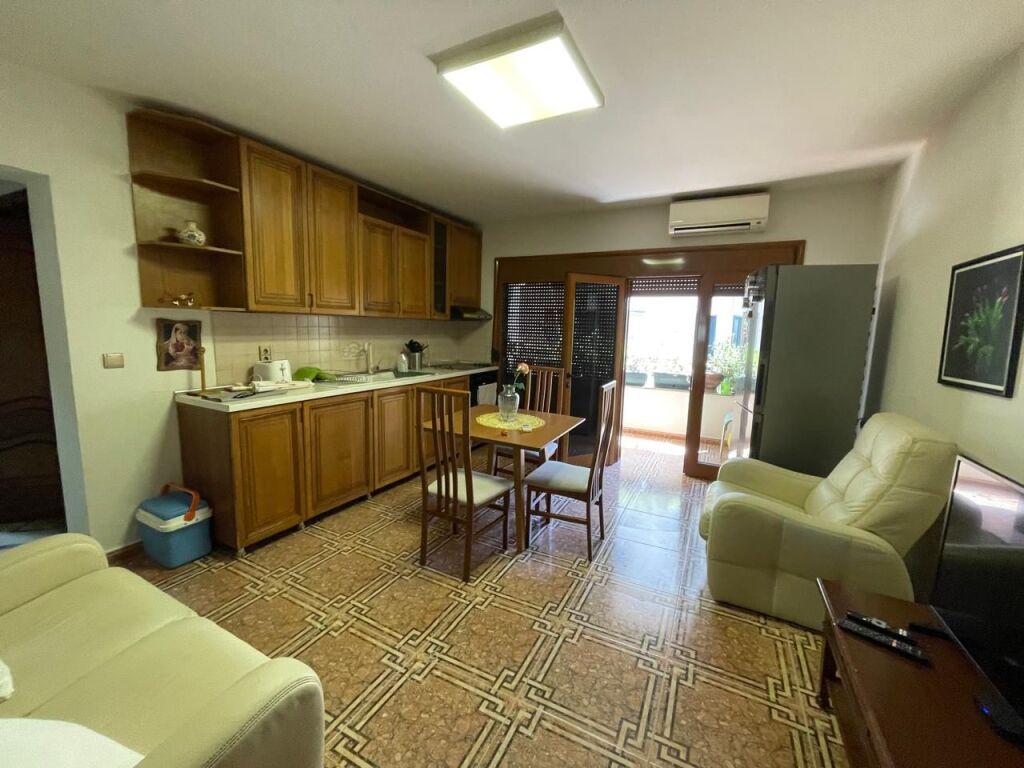Affittasi appartamento 1+1 in Via Kosovareve.