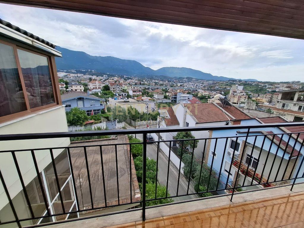 FOR RENT 2+1 APARTMENT IN A VILLA LOCATED AT THE ROUNDABOUT OF SHKOZA!