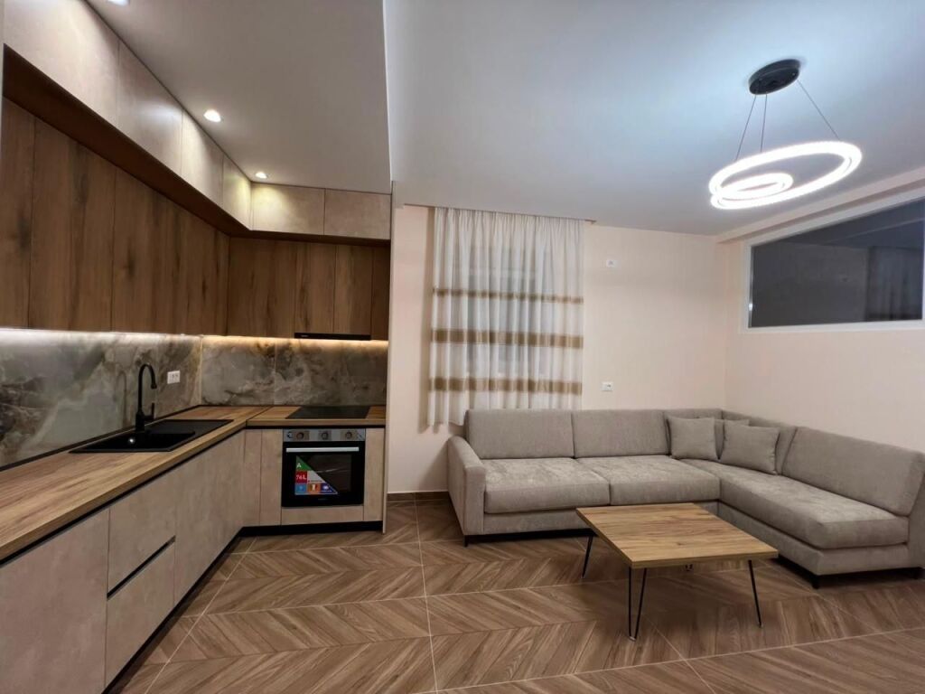 Apartament me qera 2+1+post parkimi ne Sauk tek Akademia Policis