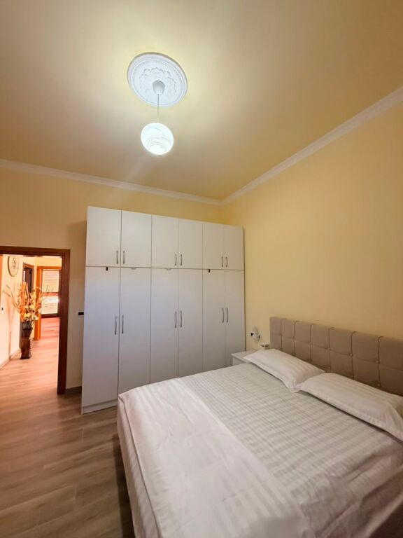 Casa Privata in Affitto all'Ingresso di Vlora 4 + 1 + 3 bagni