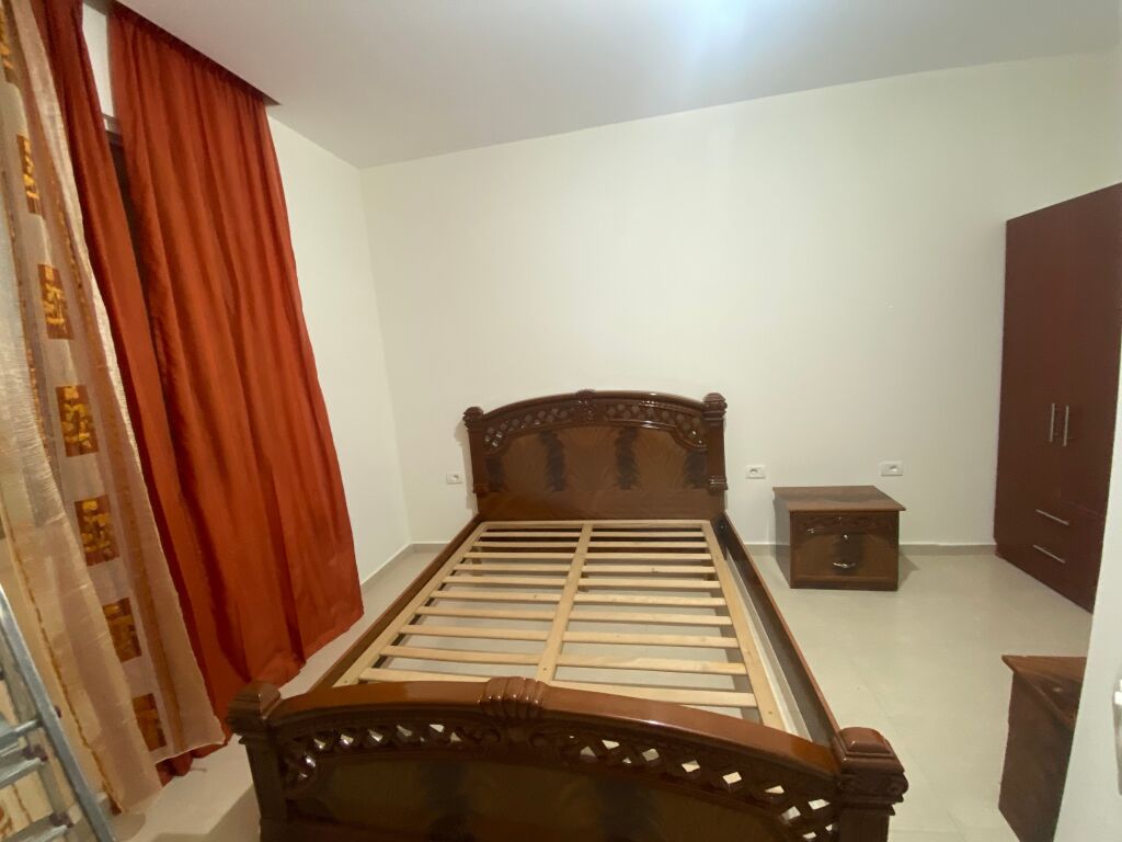 Apartament 1+1 per qera ne Kombinat !