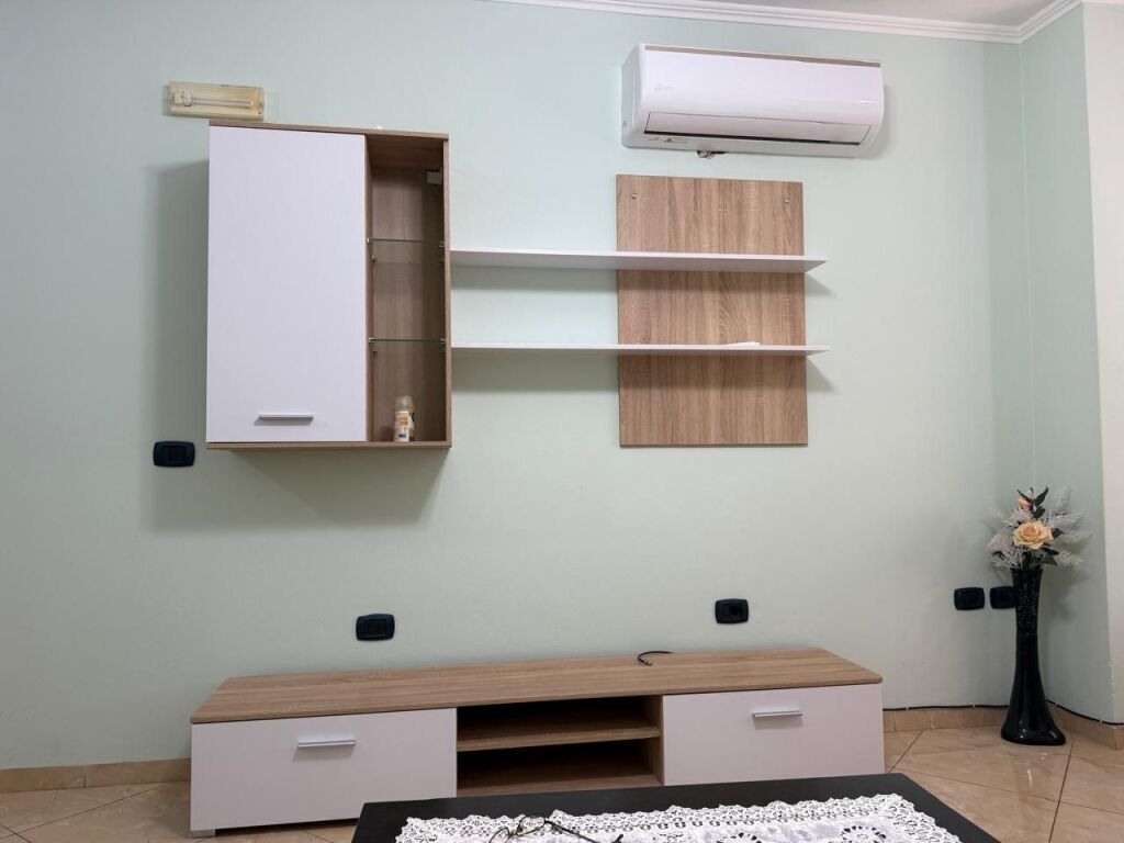 Affittasi 2+1 a te Brryli nuovo maternità arredato 50000 lek