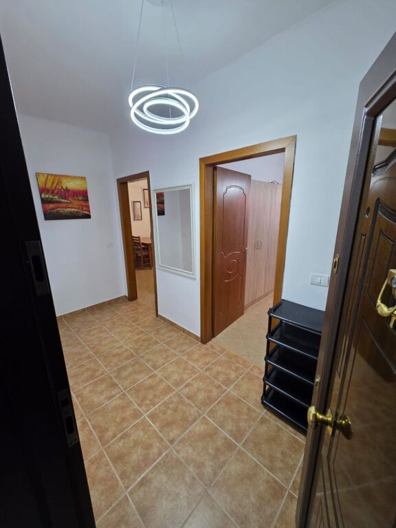 JEPET ME QIRA – APARTAMENT 1+1 | RRUGA 5 MAJI, TIRANË  📍 Rruga 5 Maji 🛏️ Apartament 1+1 🏢 Kati 4, me ashensor 💰 50.000 Lekë/muaj