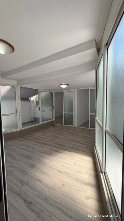 Ufficio in Affitto 3+1 Vicino all'ex Esposizione (ID BZ21018) Tirana