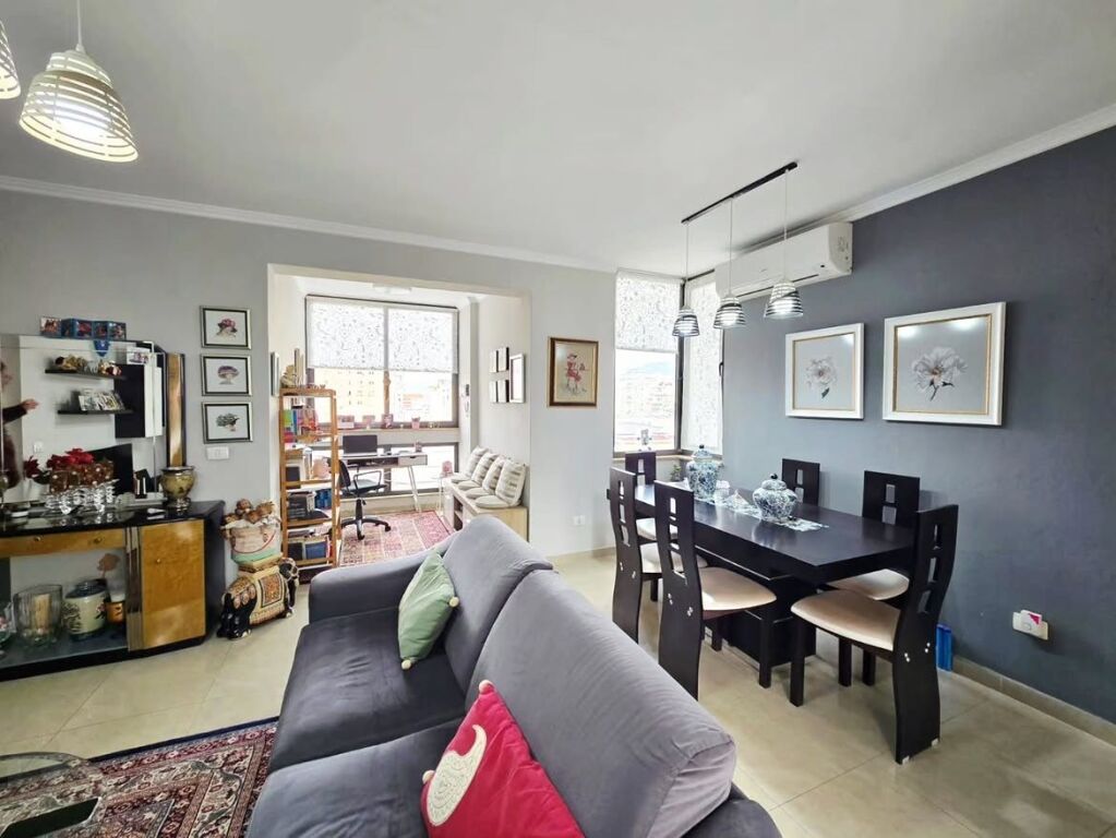 Apartament 3+1+2 per shitje, Rruga e Kosovareve!
