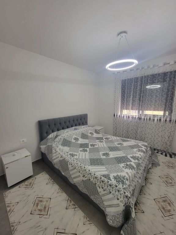 Affitto | Apartament 1 + 1 | Rruga Njazi Meka | 450 €/mese