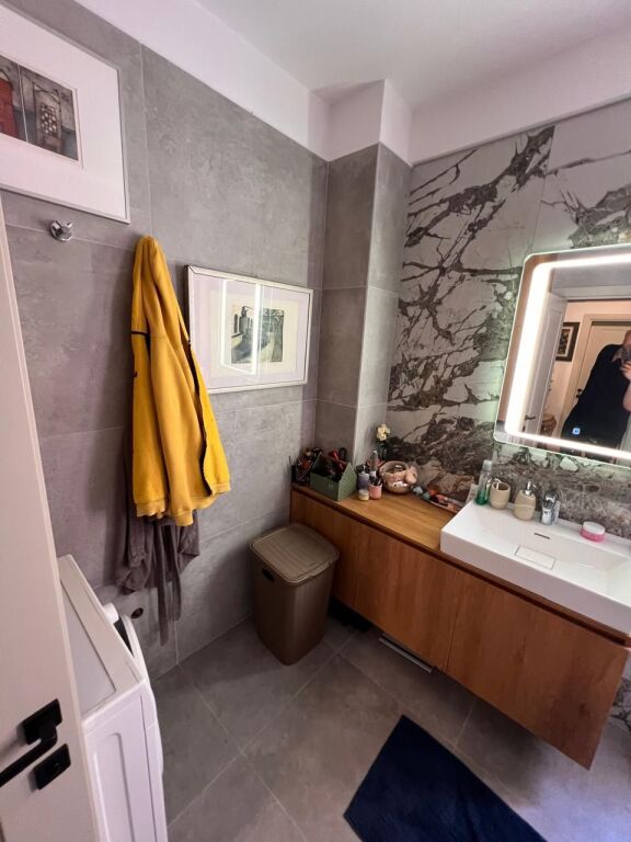 Ofrohet për Shitje Apartament 2+1+2 në Vilën e Zogut!