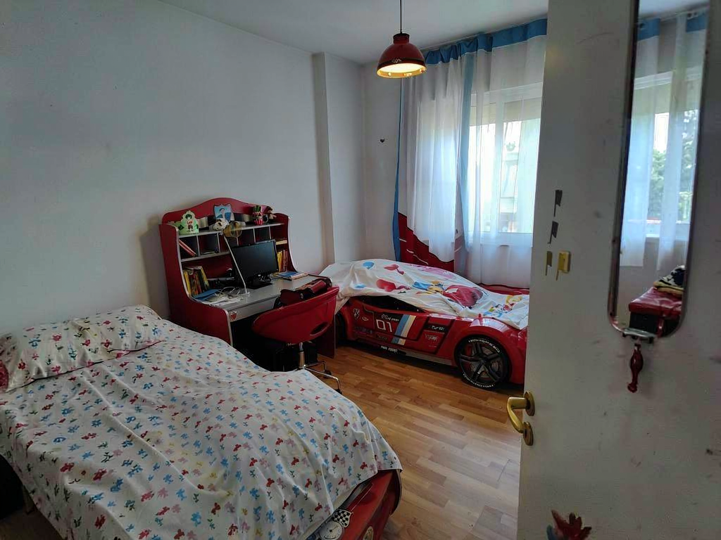 Apartament 2+1+2 - Rr. e Kavajes, Kisha Katolike
