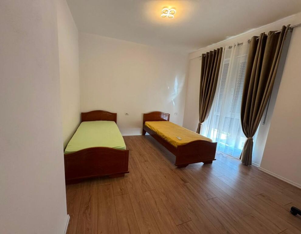 🏡 Jepet me Qera Apartament 2+1 – Paskuqan  📍 Rruga Demokracia, pranë Karburant Daku 2🚗 50.000 Lek/muaj (me post parkimi)