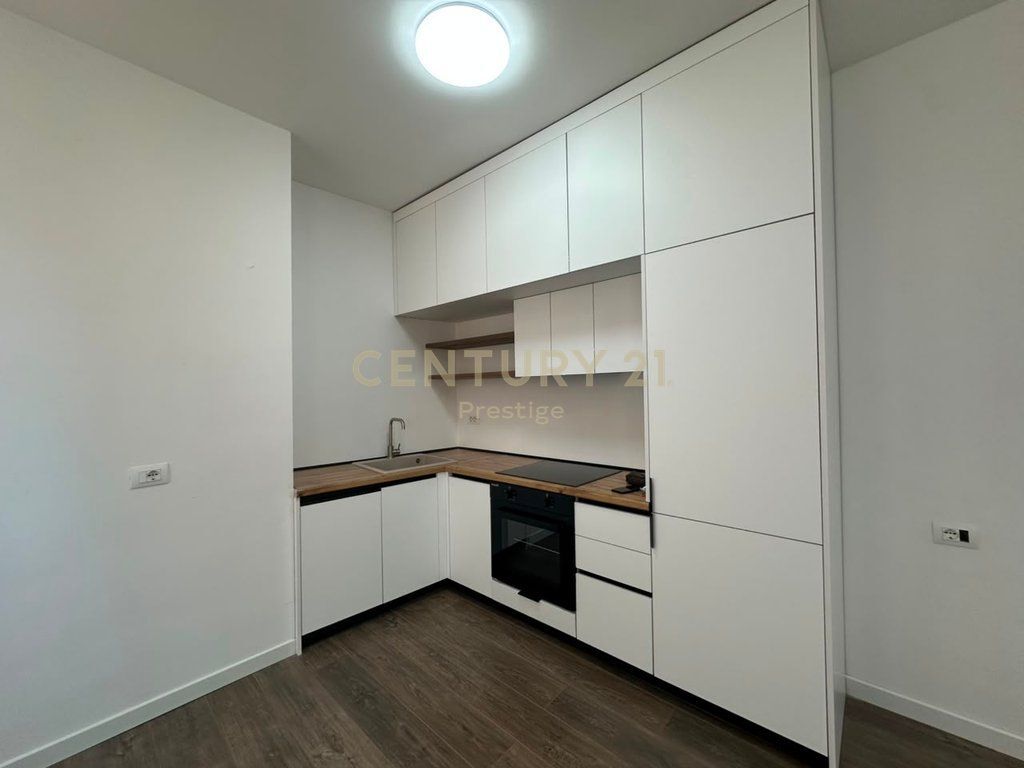 APARTAMENT 1+1 ME QIRA PRANE STACIONIT TE TRENIT, TIRANE !