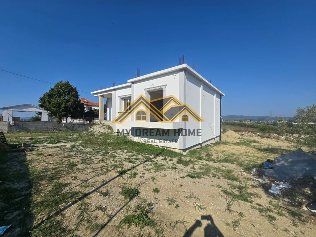 VENDESI PRIVATA IN VENDITA A ARAPAJ DURRES