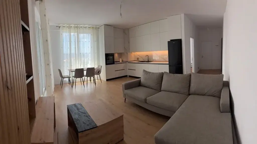 Affitto | Apartament 2 + 1 | Rruga Besa | 700 €/mese
