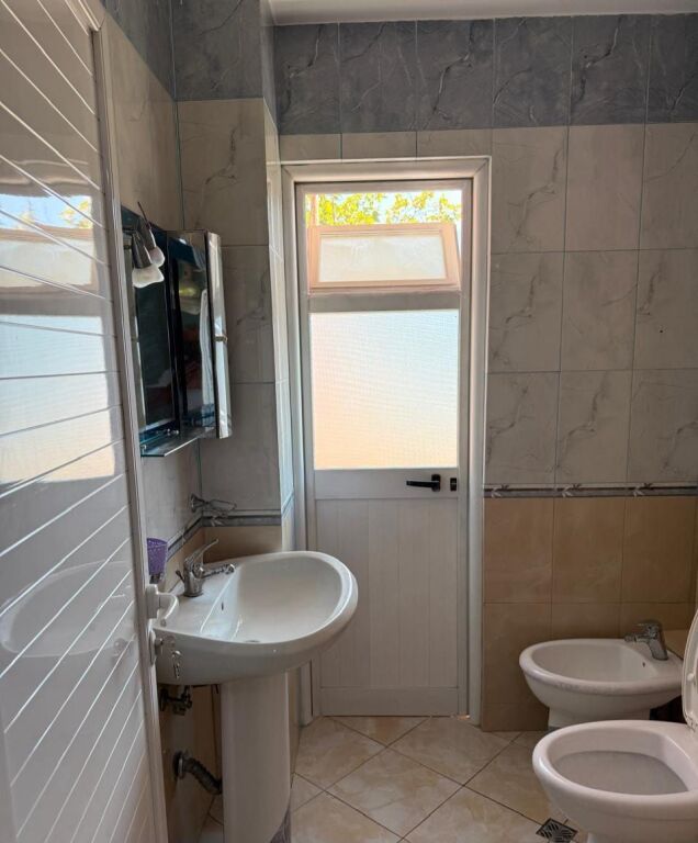 JEPET ME QERA APARTAMENT 2+1 – PRANË MATERNITETIT TË RI