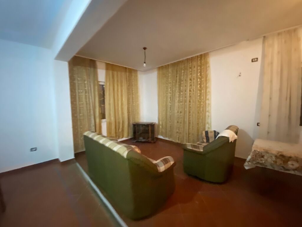 Apartament 1+1 per qera ne Kombinat !