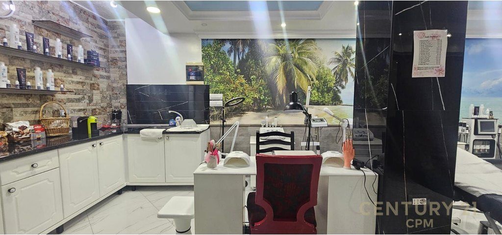 Ambient Komercial Me Qira në Rruga e Durrësit, Tirana