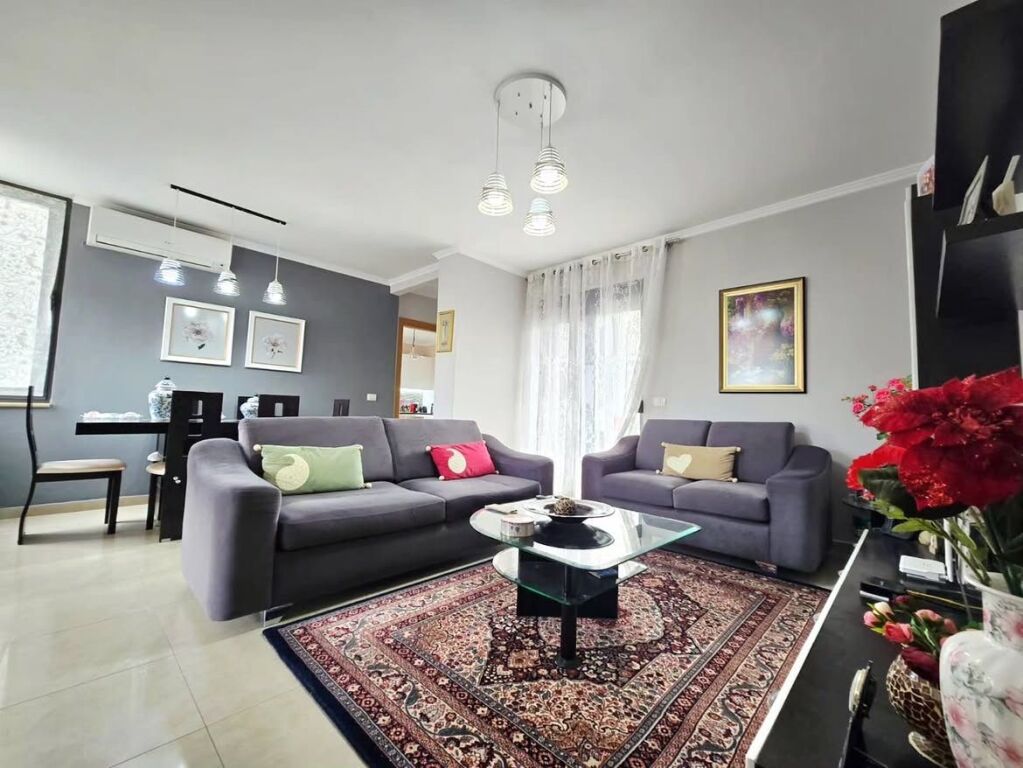 Apartament 3+1+2 per shitje, Rruga e Kosovareve!
