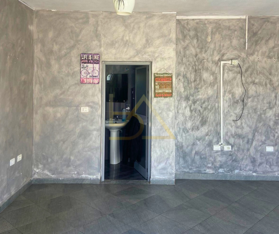 Locale Commerciale + Casa Privata in Vendita – Quartiere 17, Durrës
