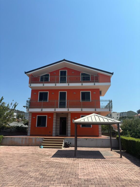 🏡Shitet Vilë 3 Kateshe me Oborr ne Marikaj – Mundësi Ideale për Familje*🔥