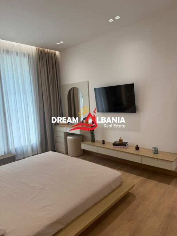 Shitet Vilë me Pishinë në Paskuqan – Tirane (4151224)