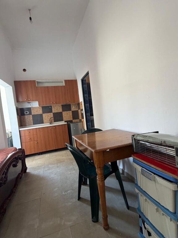 GARSIONERE 18000 LEKE.VILAT GJERMANE