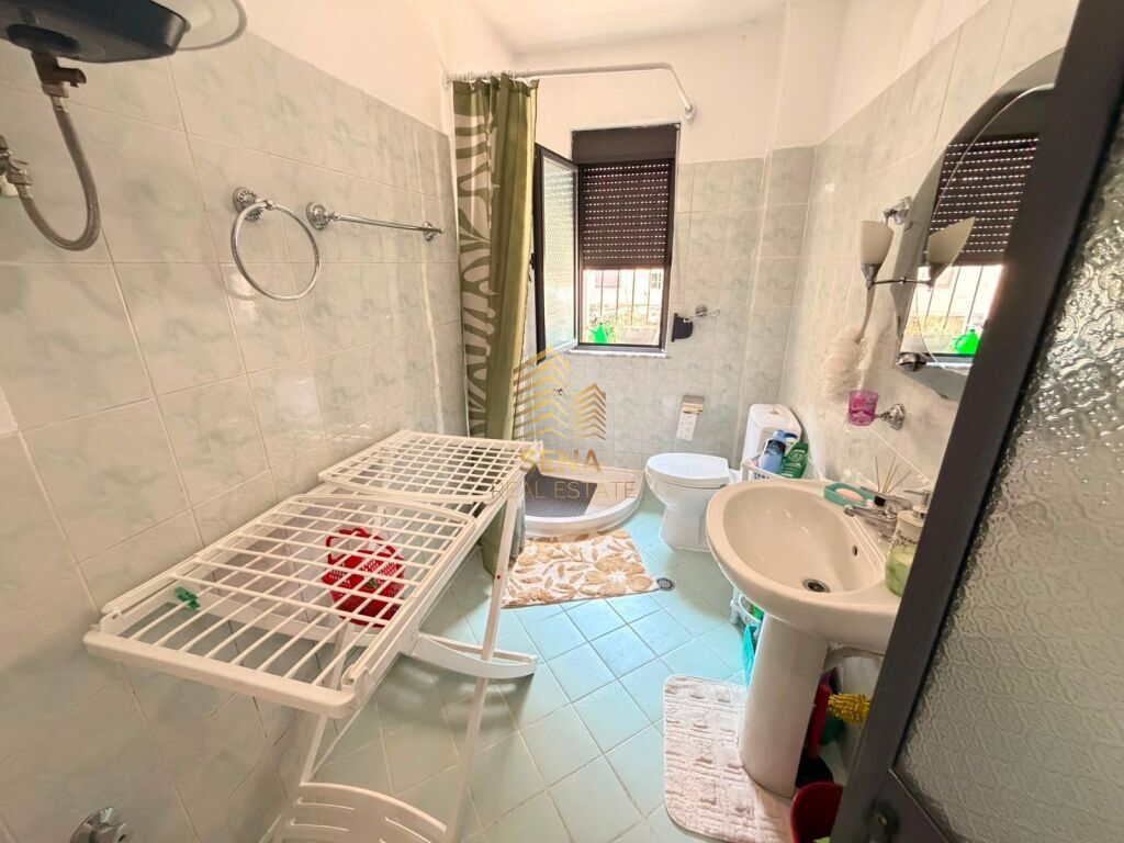 Shitet, Apartament 1+1, Qender- Rruga Fortuzi, 13,000,000 Leke