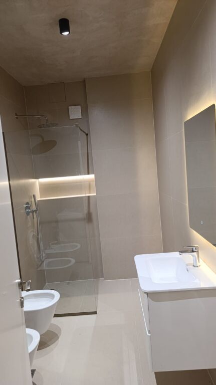 FOR RENT APARTMENT 1+1 – 📍 OPPOSITE DELIJORGJI, KAVAJES STREET   🏠 1+1 | 74 m² | 6th Floor | With elevator 🛋️ Furnished with all conditions, ready to live in.  💰 Price: 75,000 ALL/month
