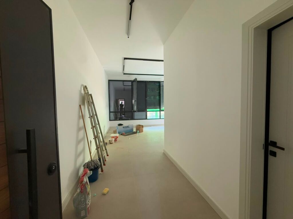 Njësi për Biznes me Qira — Rr. 5 Maji, Tiranë