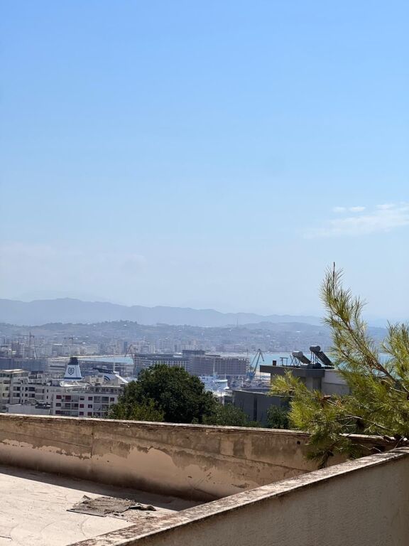 Ofrohet për Shitje Apartament 2+1+2 në Vilën e Zogut!