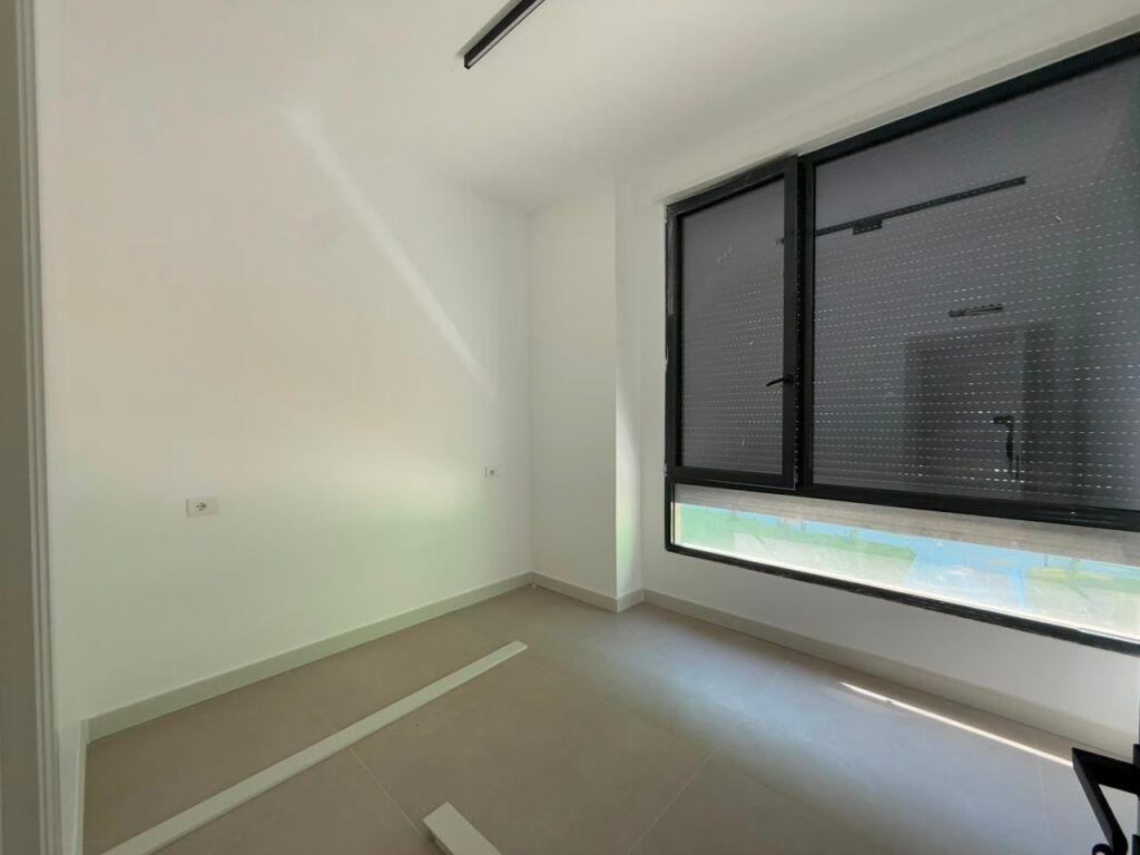 Njësi për Biznes me Qira — Rr. 5 Maji, Tiranë