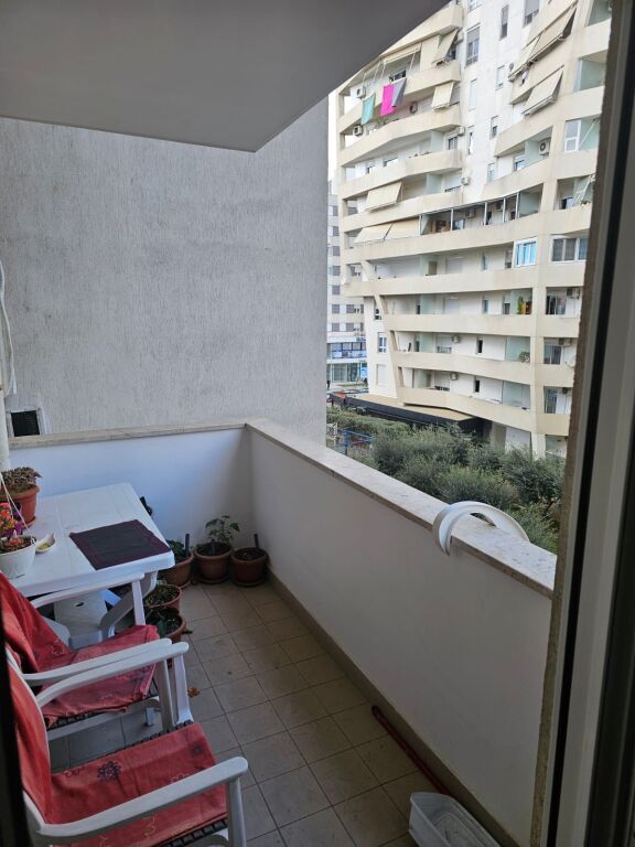 Jepet Apartament 2+1 me qera Tek Kompleks Kontakt, 21 Dhjetori   ID 5272
