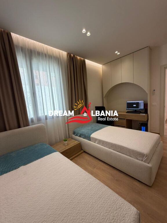 Shitet Vilë me Pishinë në Paskuqan – Tirane (4151224)