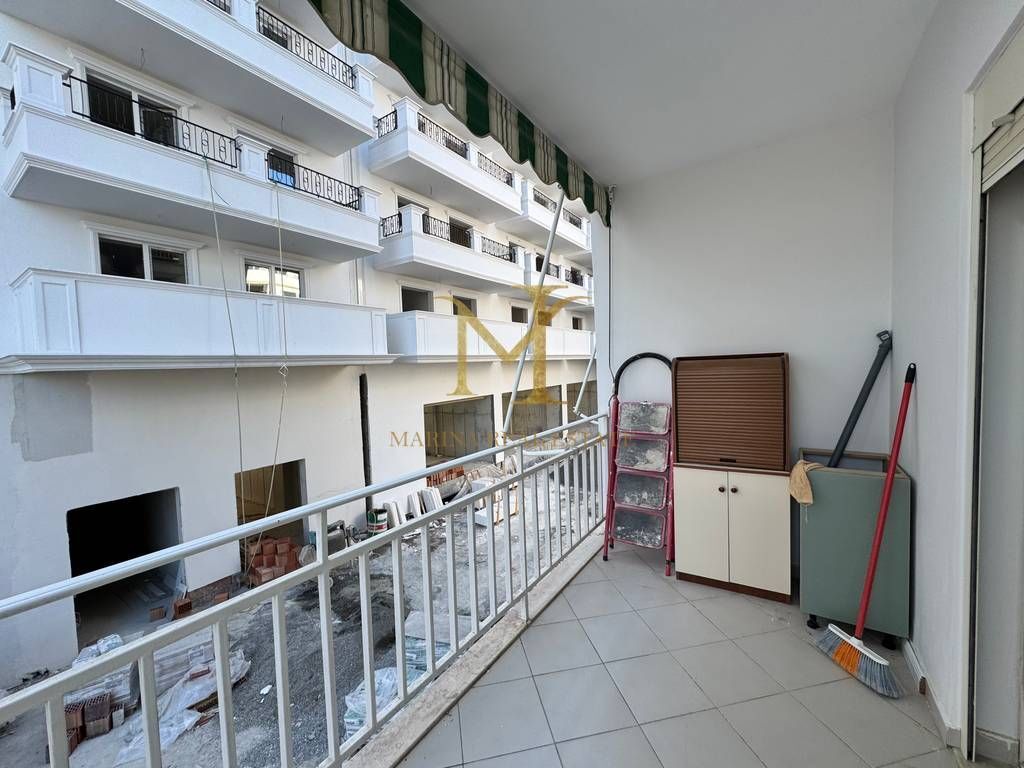 VENDESI APPARTAMENTO 1+1, Golem. 200m dal mare, primo piano