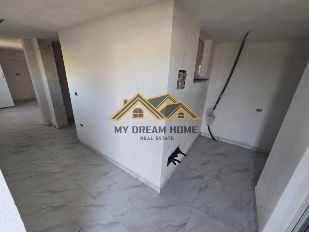 VENDESI PRIVATA IN VENDITA A ARAPAJ DURRES
