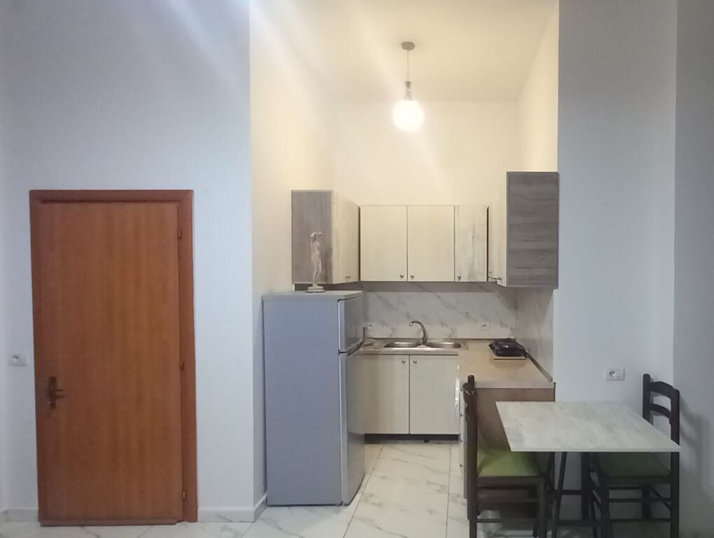 GARSONIERE ME QIRA - SHKOZE, TIRANE