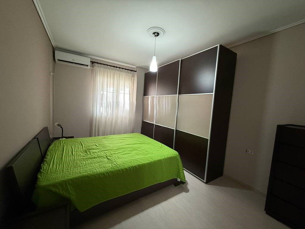APARTAMENT 2+1+2 NE SHITJE, RRUGA "ALI VISHA", PRANE "KOMPLEKSIT GRAND", PRANE TREGUT ELEKTRIK!