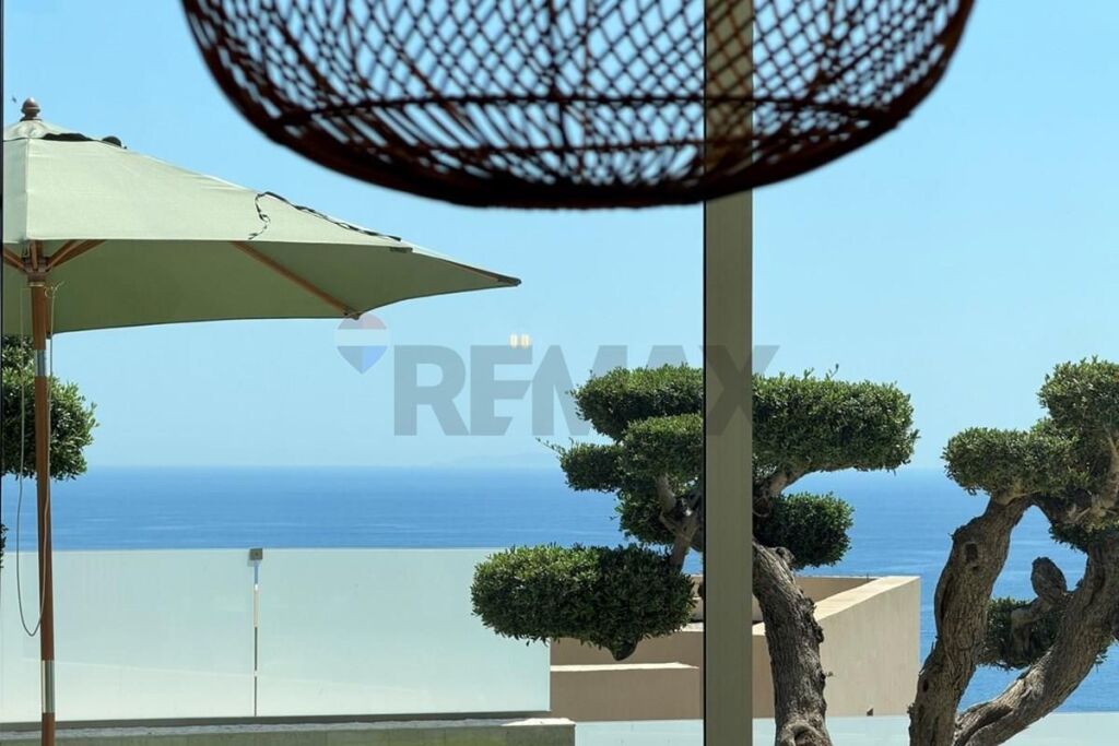 VILLA WITH POOL FOR SALE IN GREEN COAST 1!