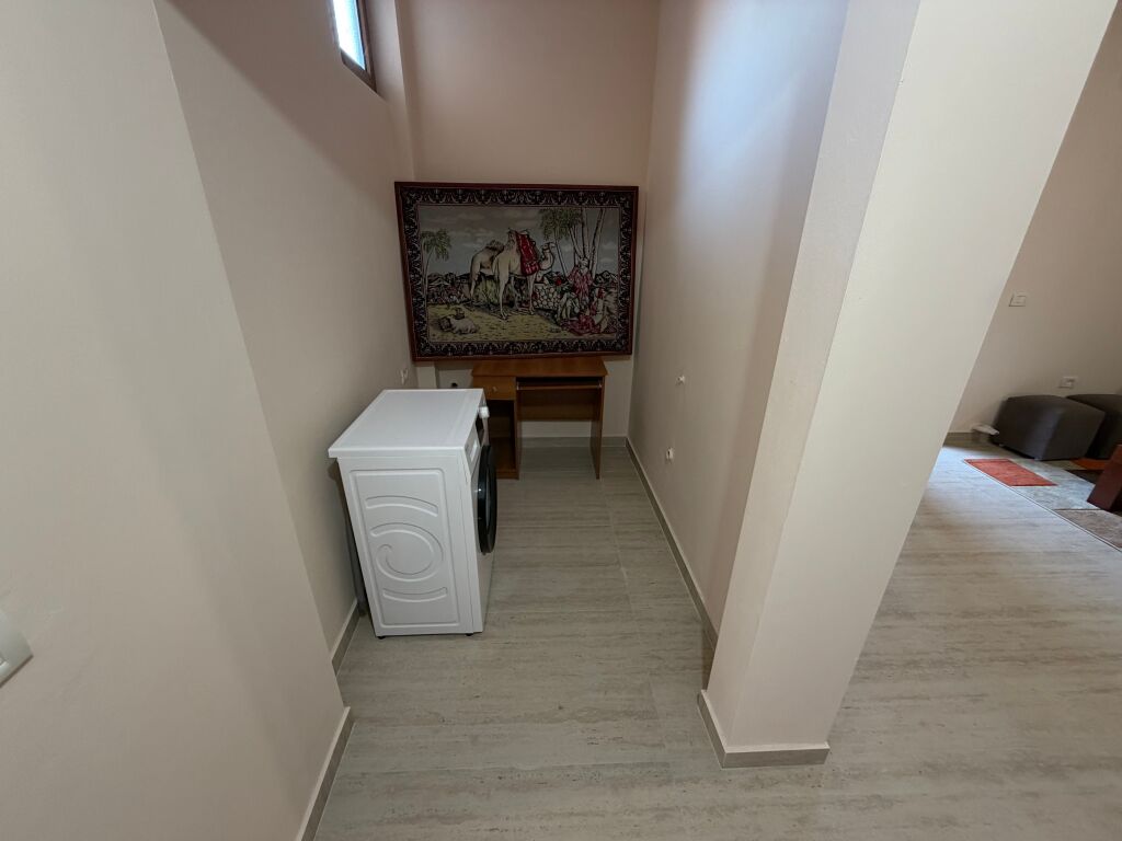 🏡 Jepet me Qera Apartament 2+1  📍 Adresa: Mbrapa Spitalit Ushtarak, Rruga Ramadan Cejku