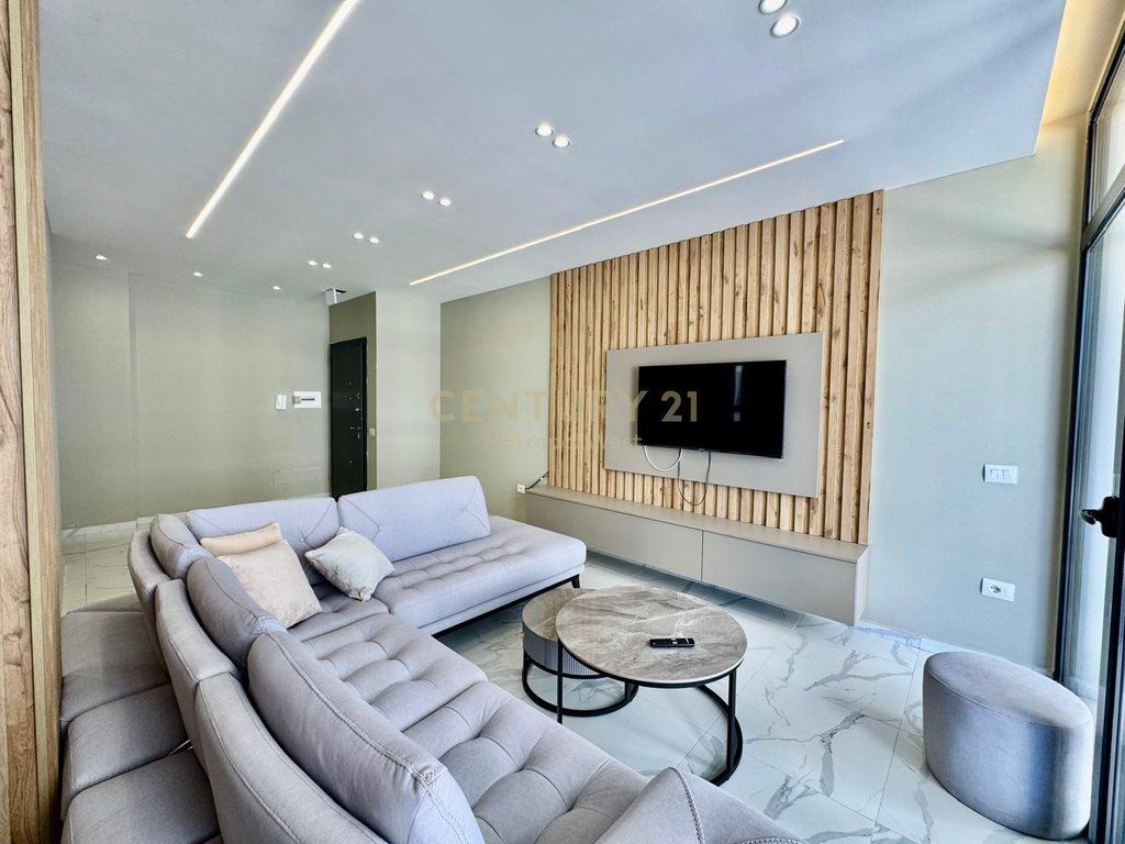 Appartamento 2+1+2 in Vendita a Orikum 180.000 €